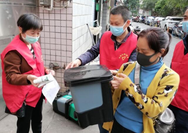 发放桃子视频在线WWW88AV分类设备，同创美丽和谐社区建设
